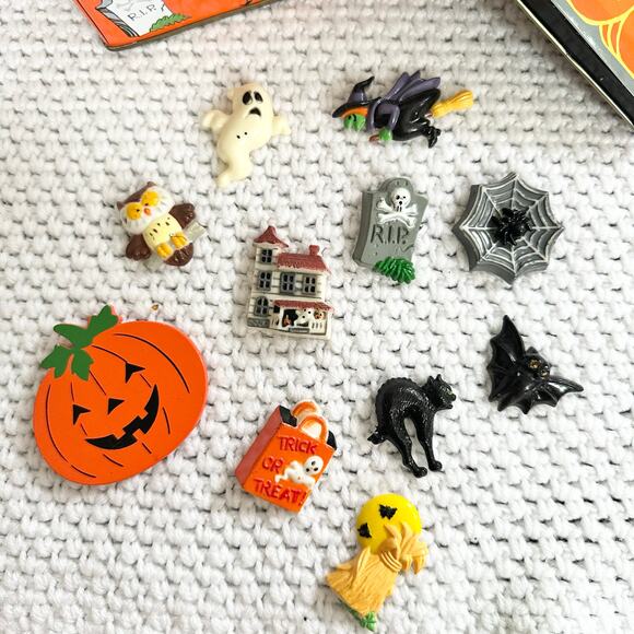 JSNY 80s Vintage Plastic Miniature Halloween 11 Magnets Set in Original Tin - Picture 4 of 8